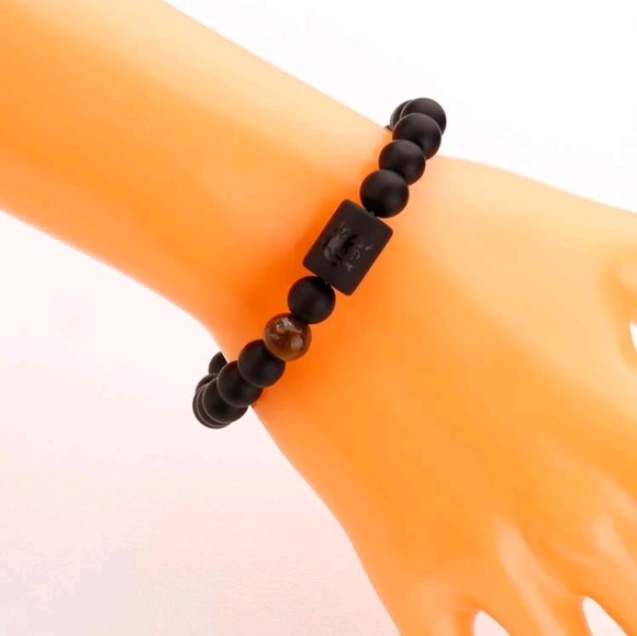 Unisex - Leo Zodiac Black Beaded Bracelet - Picture 5 of 6